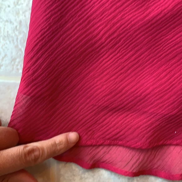 Beautiful raspberry colored Banana Republic sleeveless silk blouse - Picture 8 of 8